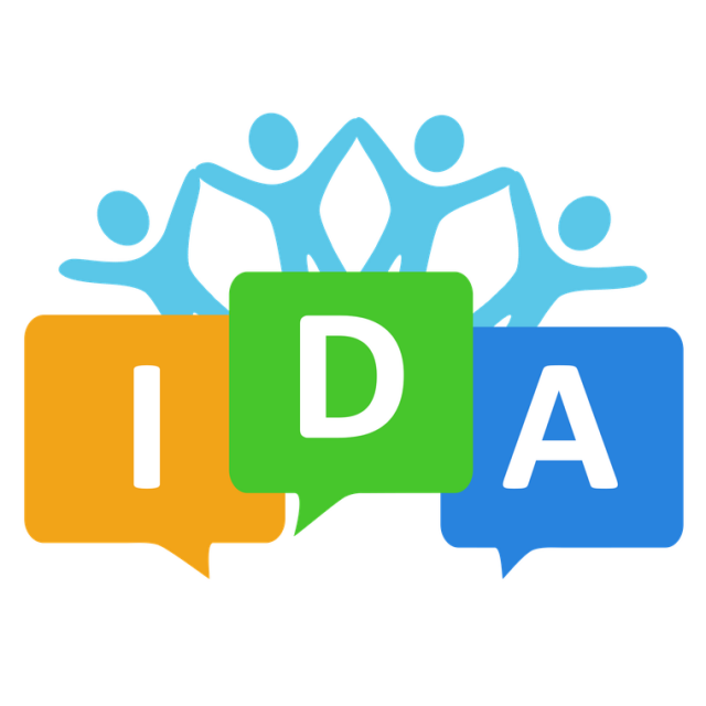 Logo von IDA: Drei bunte Sprechblasen mit den drei Buchstaben darin, dahinter Menschen, die sich an den Händen halten.