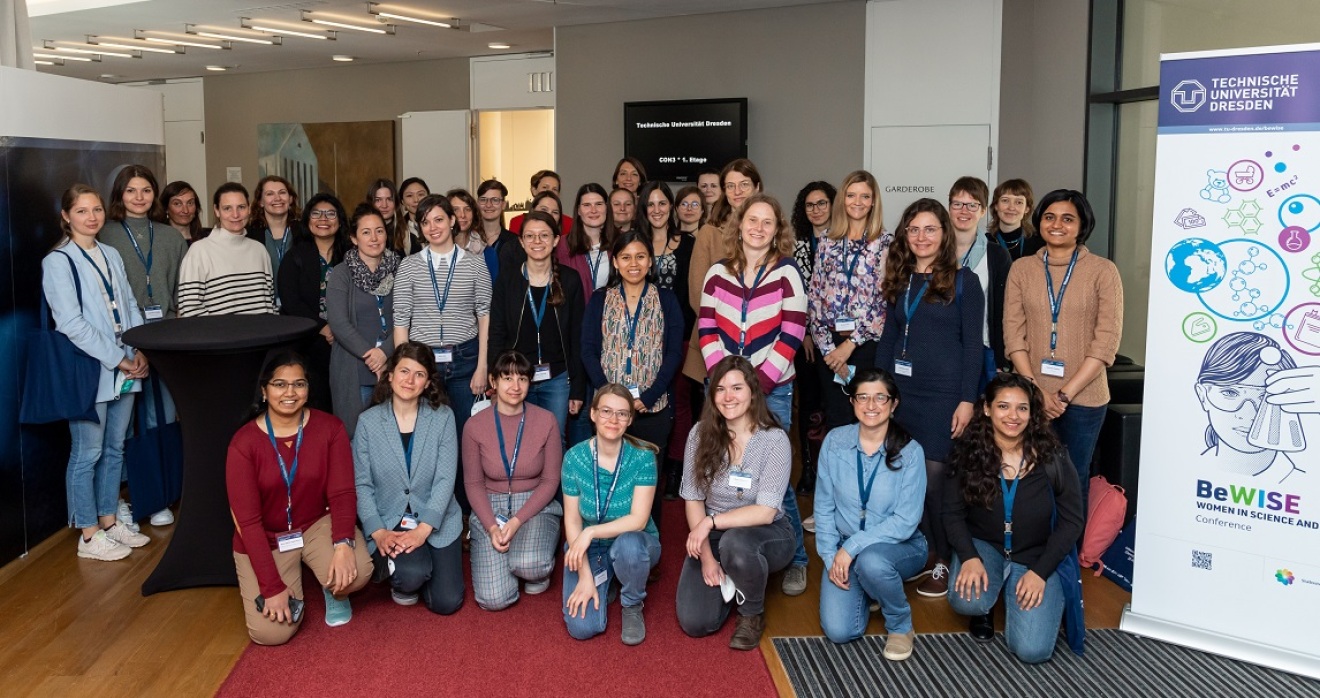 Gruppenfoto der Teilnehmerinnen an der dreitägigen BeWISE conference