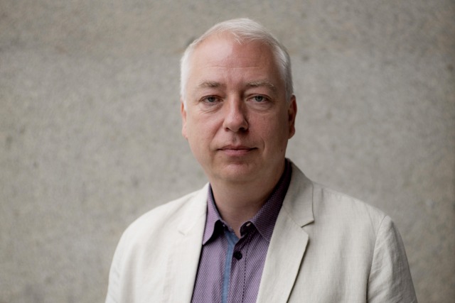 Portrait von Prof. Dominik Schrage