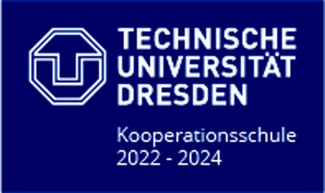 Logo der TUD mit dem Schriftzug darunter 'Kooperationsschule 2022 - 2024'.
