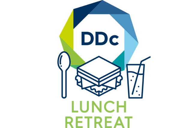 Logo DDc Lunch Retreat mit Illustration eines Löffels, eines Sandwichs und eines Getränks 