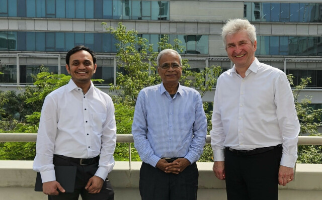 Foto Dr. Avinash Chekuru, Prof. Ashok Jhunjhunwala und Prof. Andreas Pinkwart