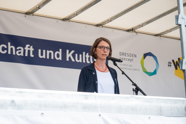 The photo shows a portrait of Roswitha Böhm.
