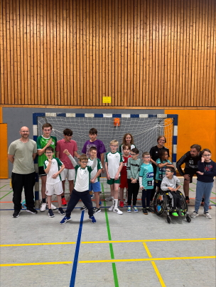 Gruppenfoto der inklusiven Handballmannschaft der HSG Rösrath