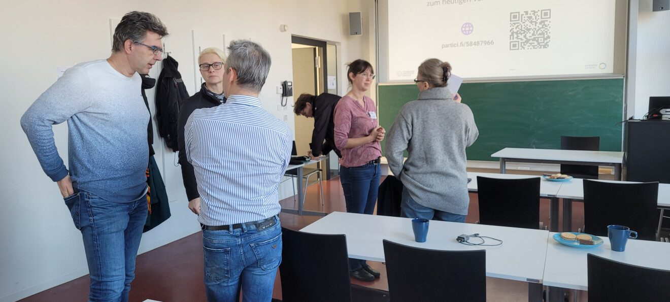 Teilnehmende des letzten Vernetzungsworkshops zum Thema „Aktivierung und ARS“ im Austausch während der Diskussionsphase.