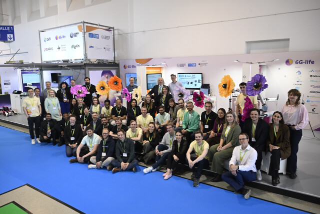  Group photo in front of the stand at the 6G Summit.