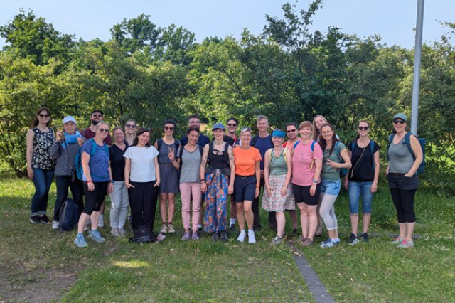 Gruppenbild mit ca. 20 Personen
